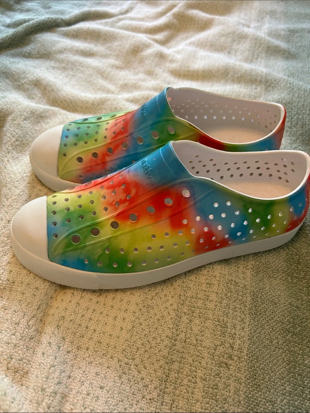 Native Kids Rainbow Tie-Dye Slip-On Water Shoes - White Trim Sz Youth 5